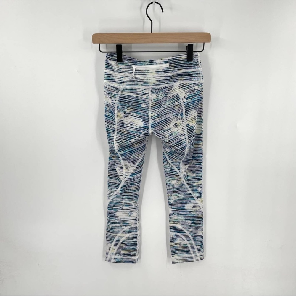 Lululemon Blurry Belle Stripe True Self Crop Leggings - Preloved - Picture 3 of 8
